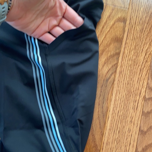 EUC lululemon leggings size 6, 7/8 length - Picture 6 of 7